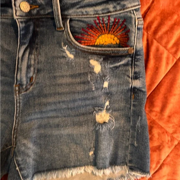 Ms Sunny - Judy Blue Hi-rise sun embroidery cut off shorts ☀️ - Picture 5 of 11